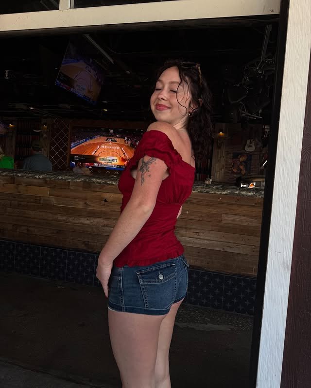 Sexy busty college teen Landri #XKD5KaTd