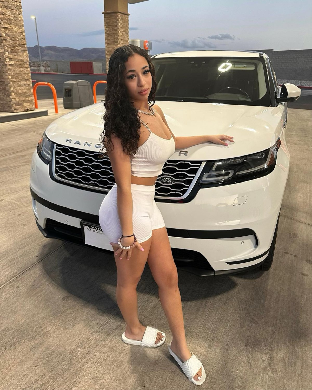 Thick Latina #xqx73IcV