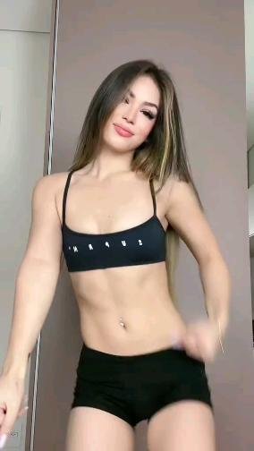 Muito fofinio , nova video e foto de Melody...Melody deliciosa !!! #XtEAkFoj