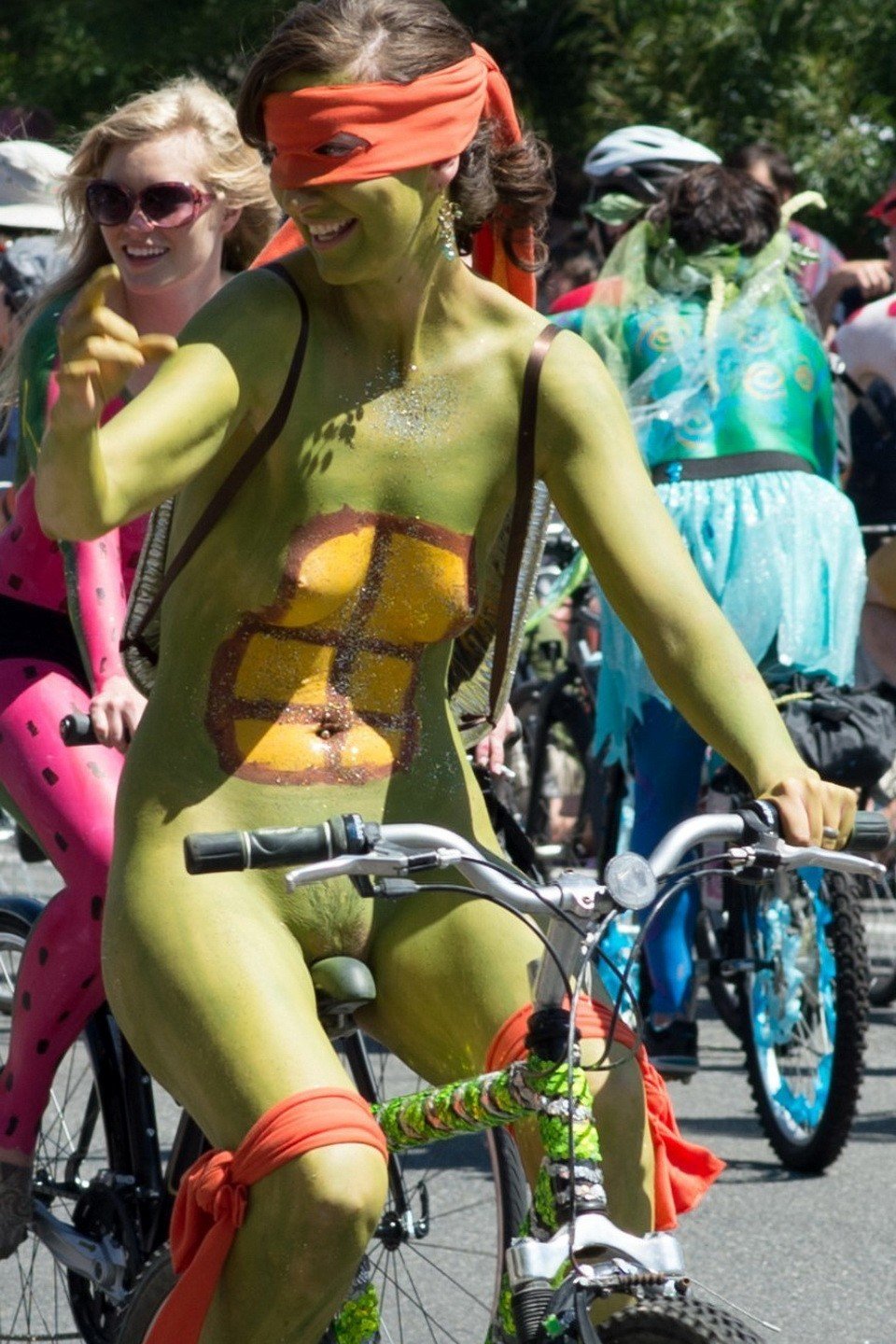 Nudist girls doing body paint in public #xWmTD9BK