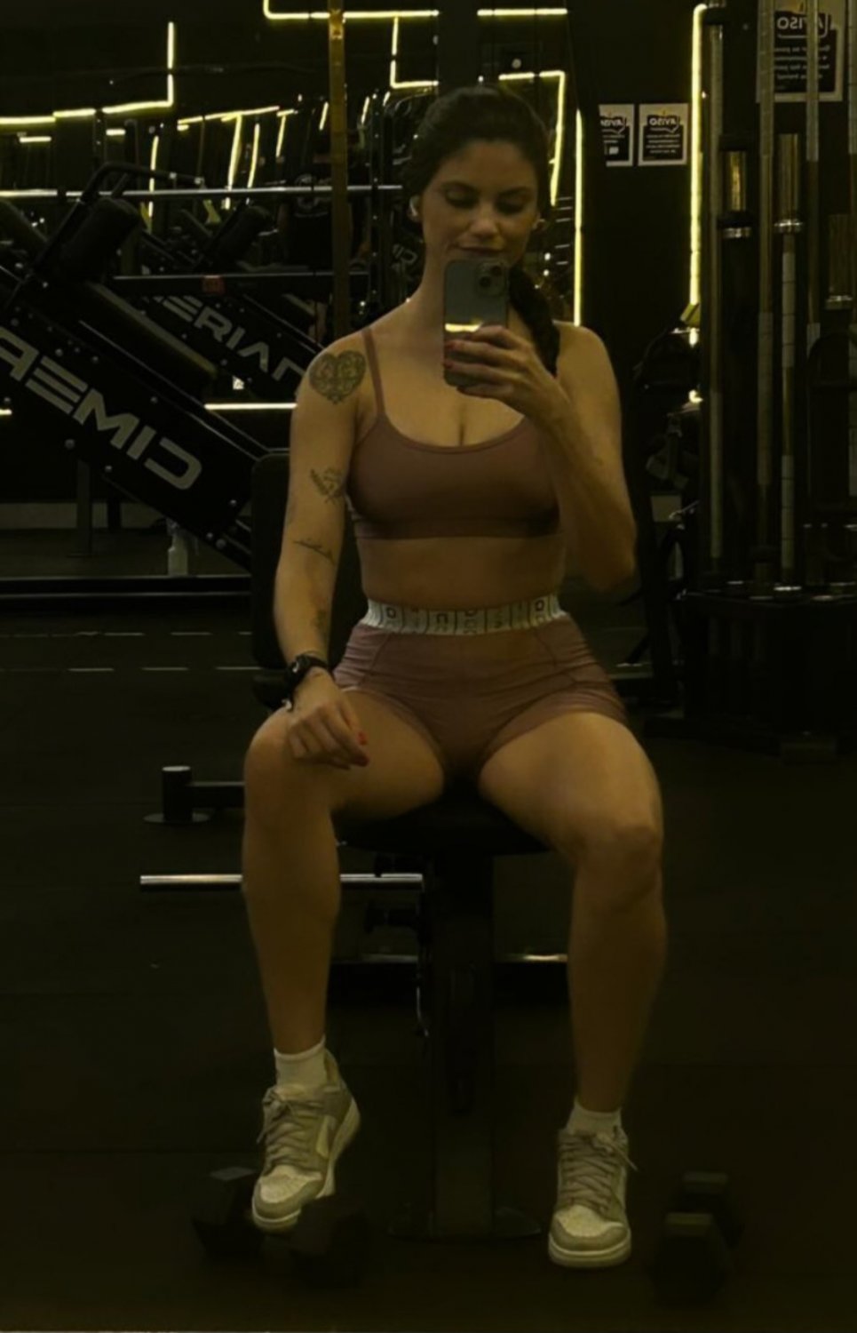 Corno quer deixar sua esposa  famosa e desejada por todos. #XzAx0LYJ