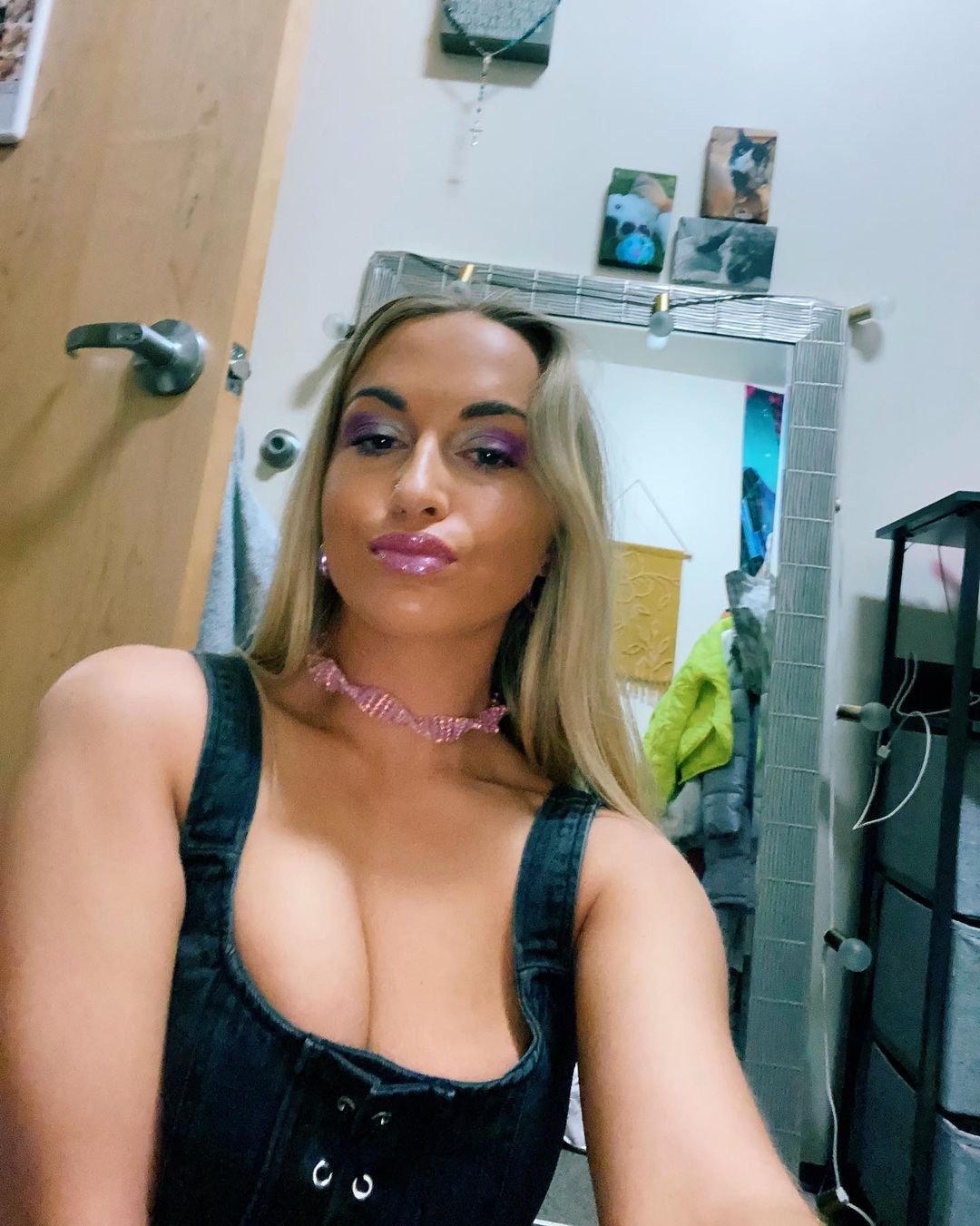 My college crush squeezed her big boobs around my friends cock #y4oYjQk6