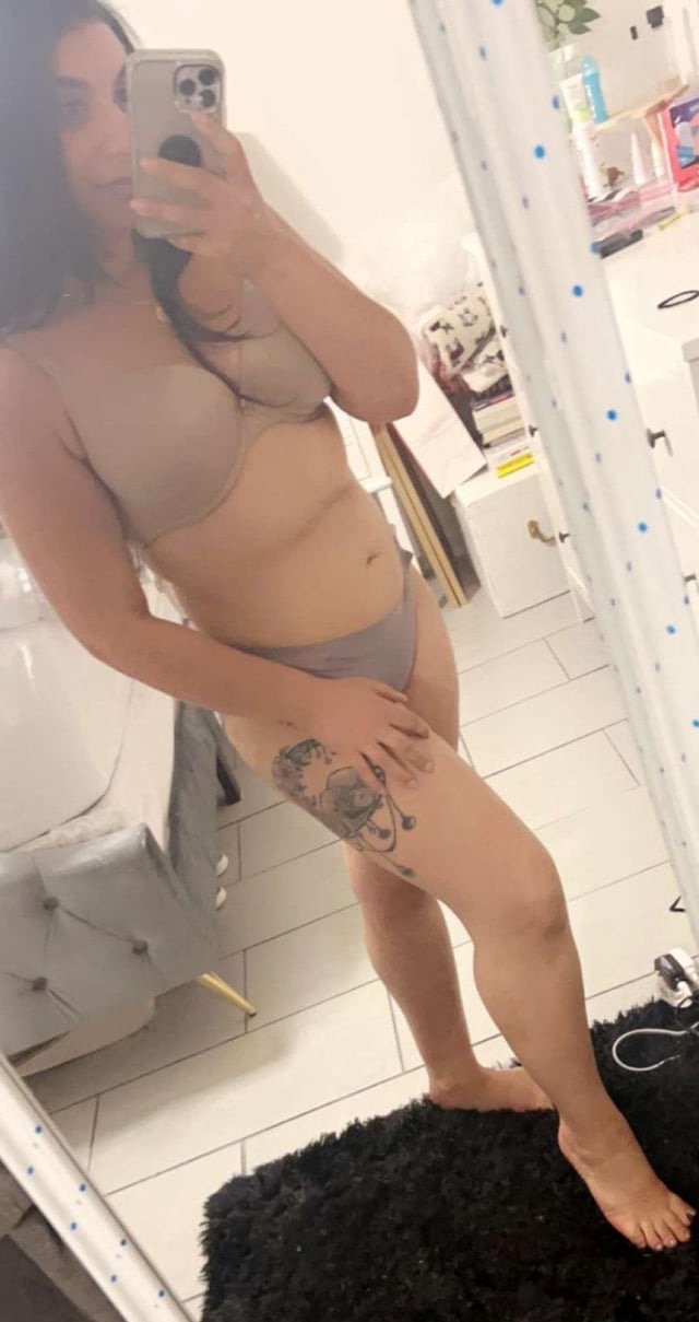 Dirty slut Sandra is desperate for attention #yuE1M7P5