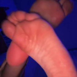 TikTok teen feet
