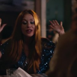 Marina Ruy Barbosa pagando peitinho