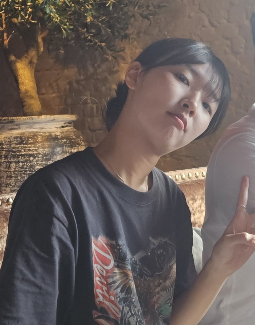 Korean girl feet (with face) #zDvJmL3O