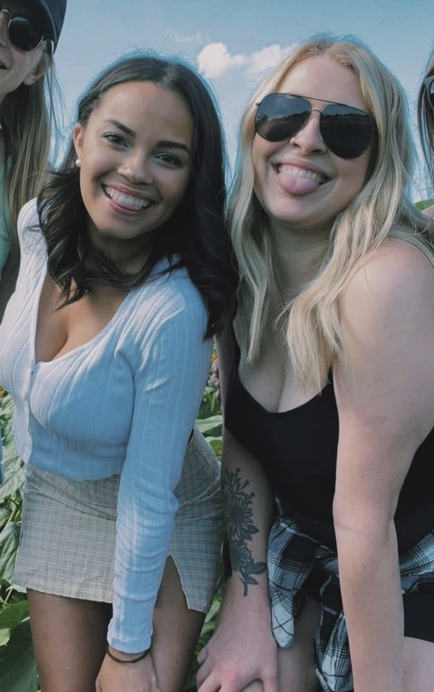 Blonde slut purposely squeezing her tits together trying to compete with her friend #zLieHgRB