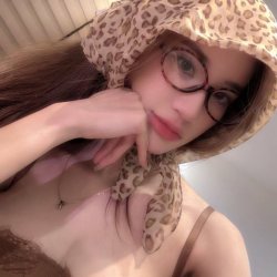 HOT ASIAN GIRLFRIEND