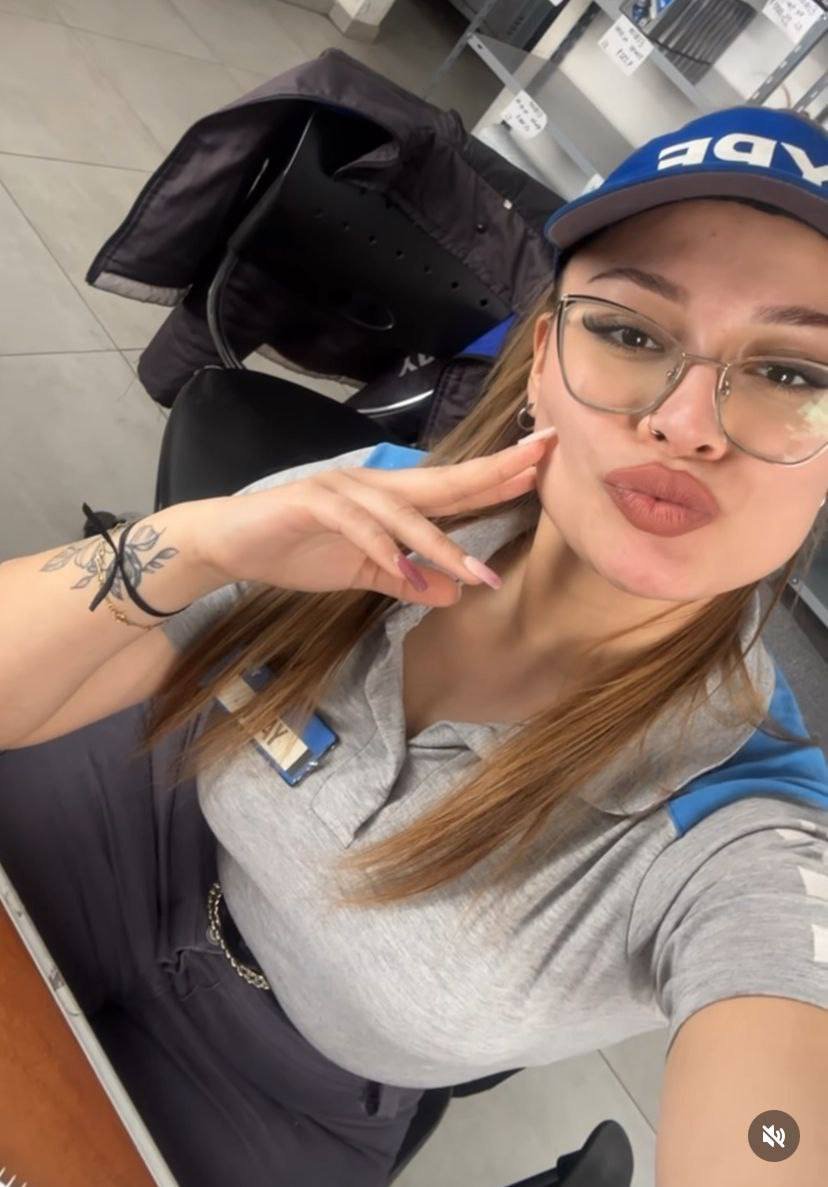 Vazou frentista transando com cliente, que loirinha gostosa meu deus, corpo perfeito #0bIbLbGs