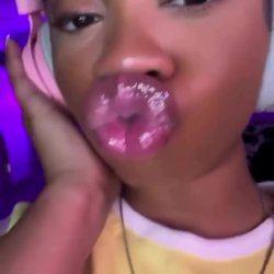 Big juicy lips made for dicks try not to cum fast