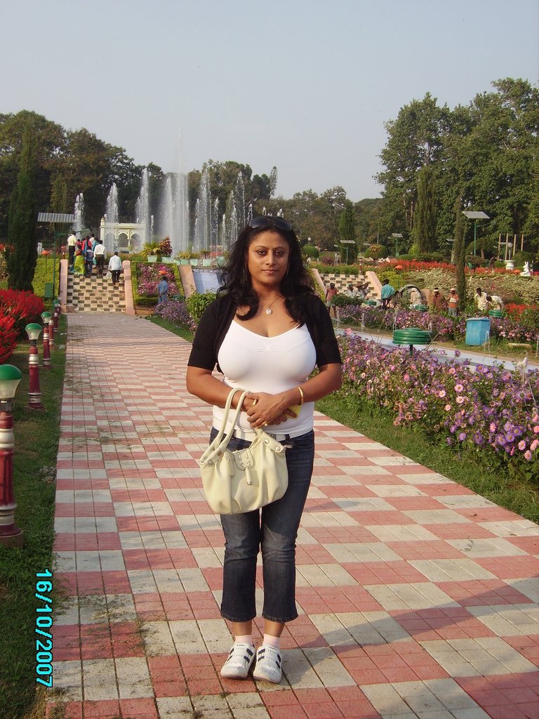 Mom's friend exposing her assets #1g3ocFvt