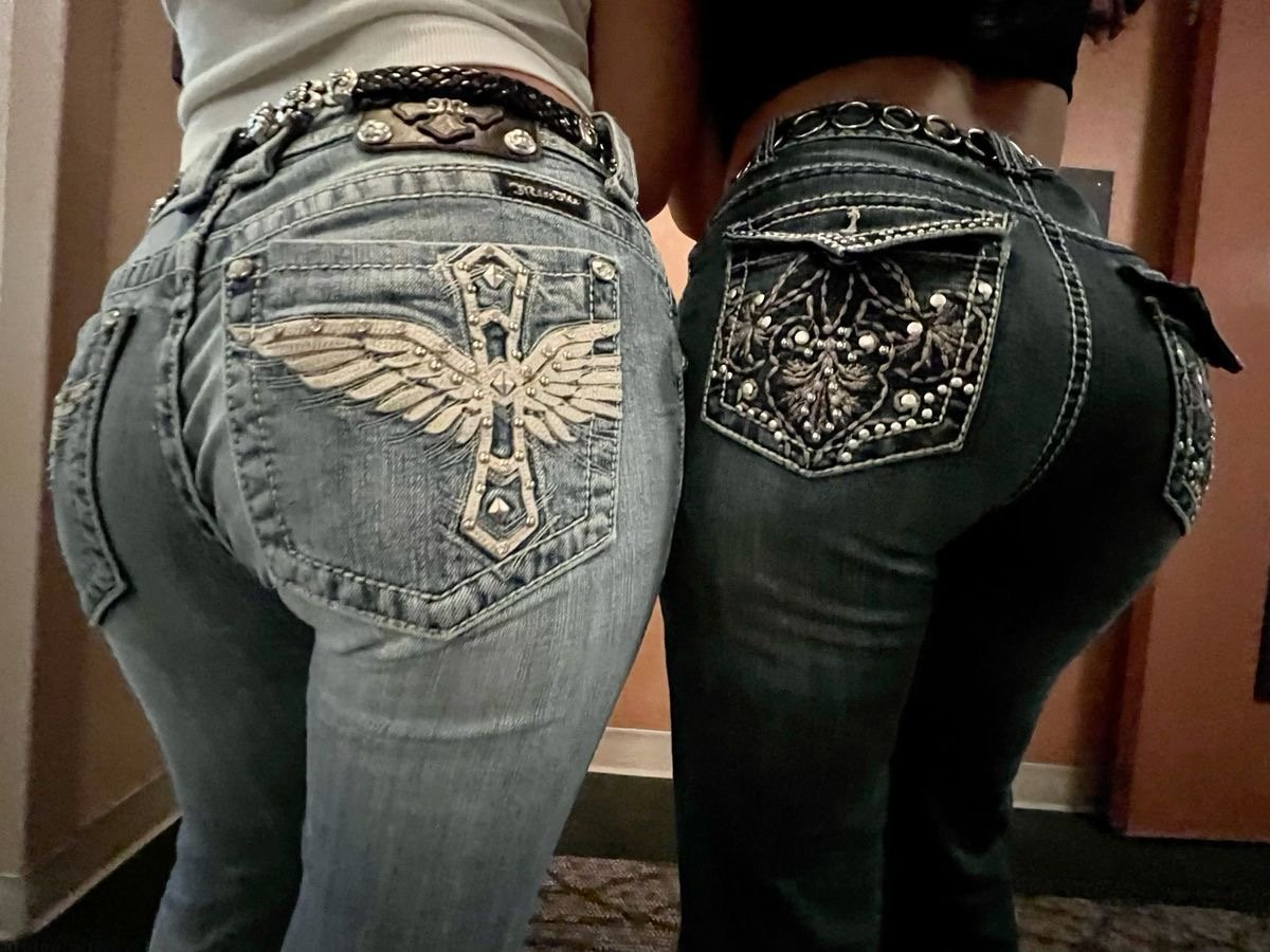 A bunch of girls asses in jeans #1gKARv10
