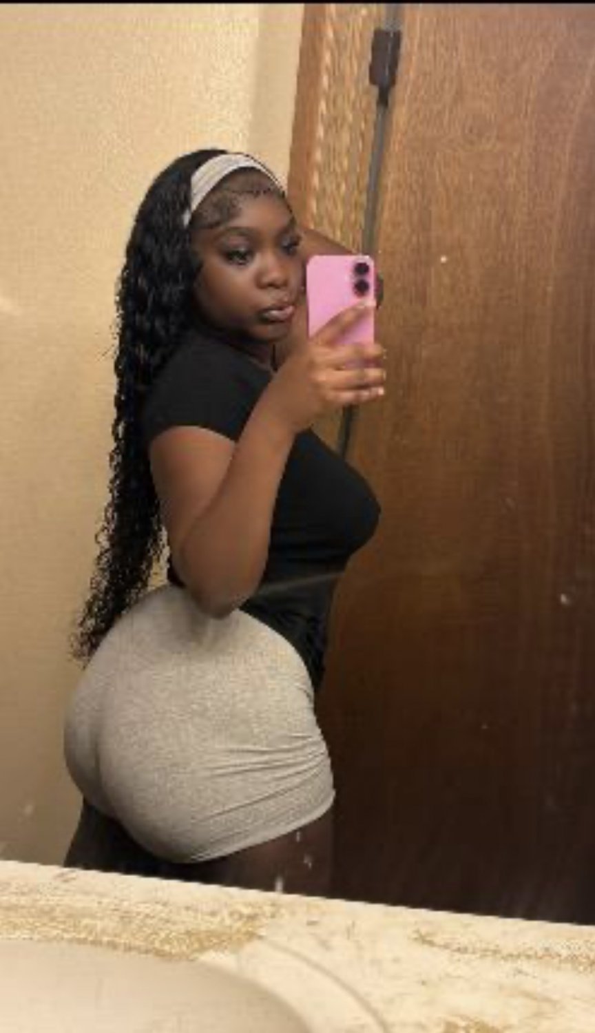 Big booty ebony taking backshots #2QuxygSM