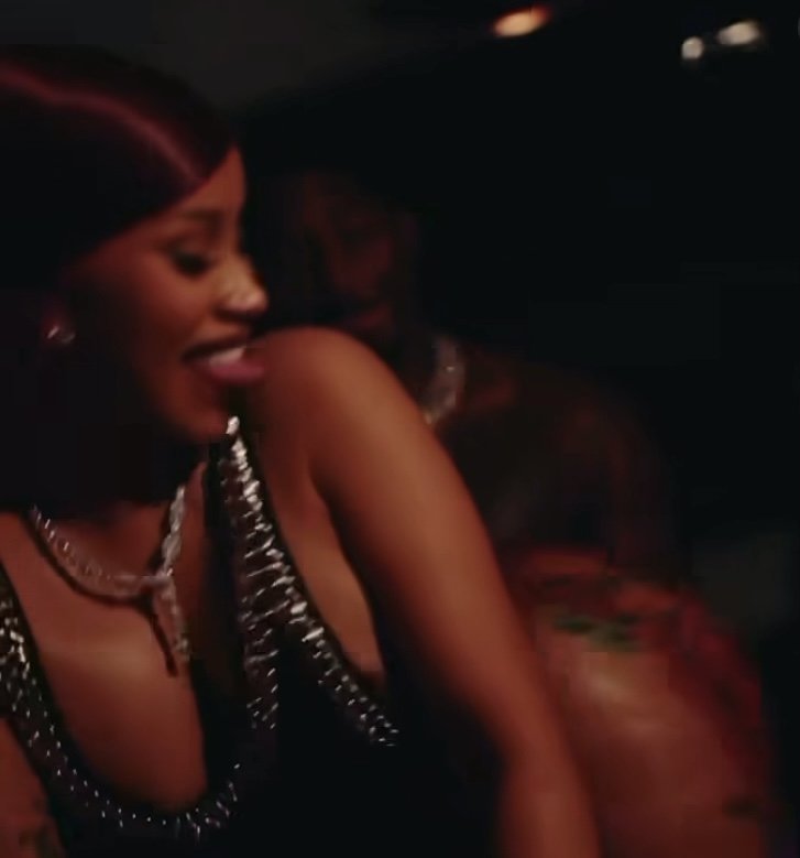 Cardi B Titties All Out #3HRmpZVX