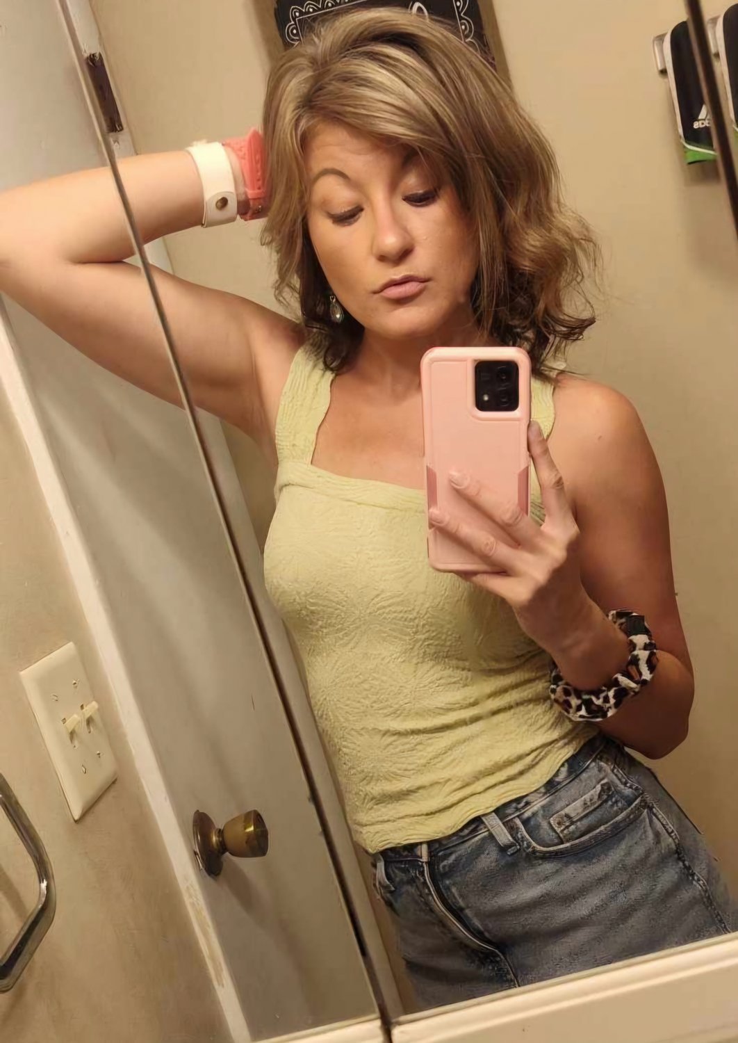 HotWife Shared #3XDzNUZY