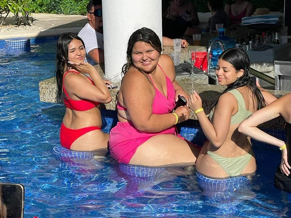 This Are my 3 favorite cousins.. Which I could fuck the 3 of them #49rXNJTt