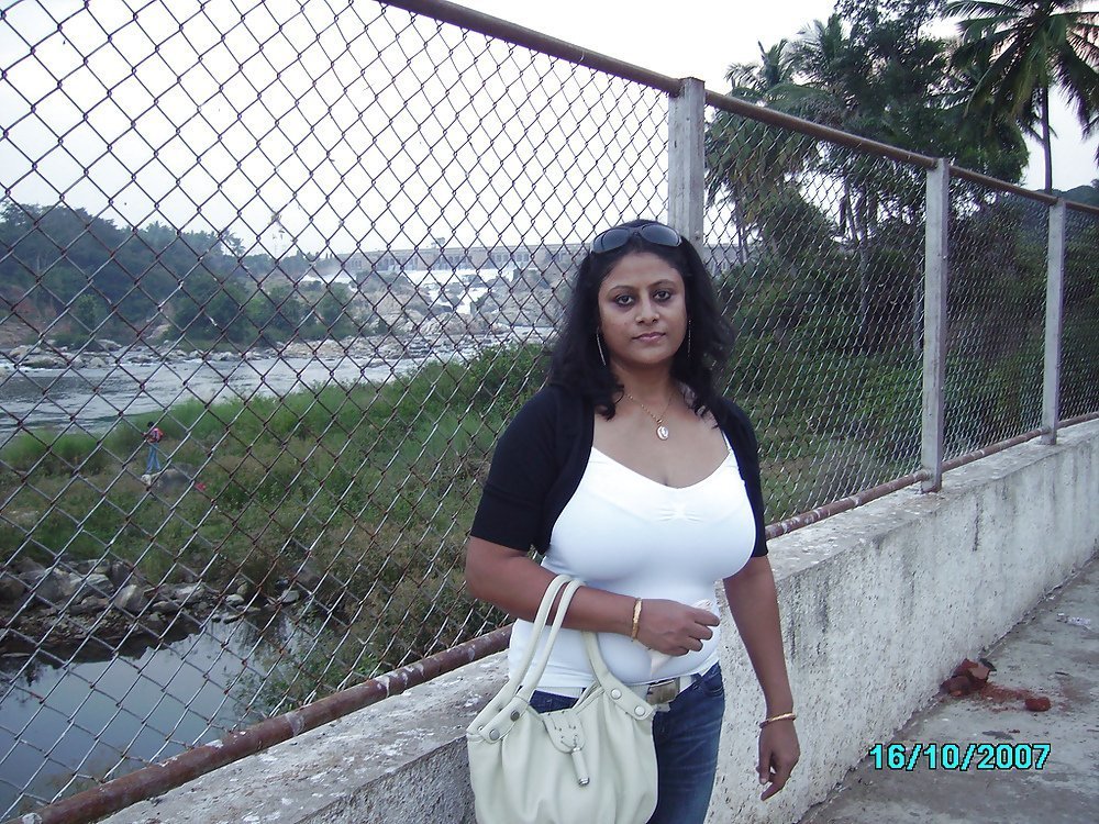 Mom's friend exposing her assets #5Lh4lVWn
