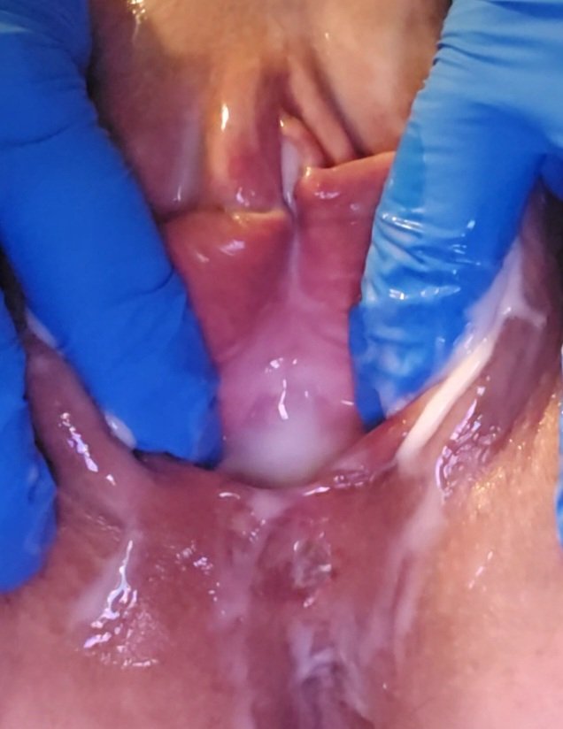 Charlotte spreading her meaty pussy hole open. Her KIK: LickMySwollenPus #5nH8yelP