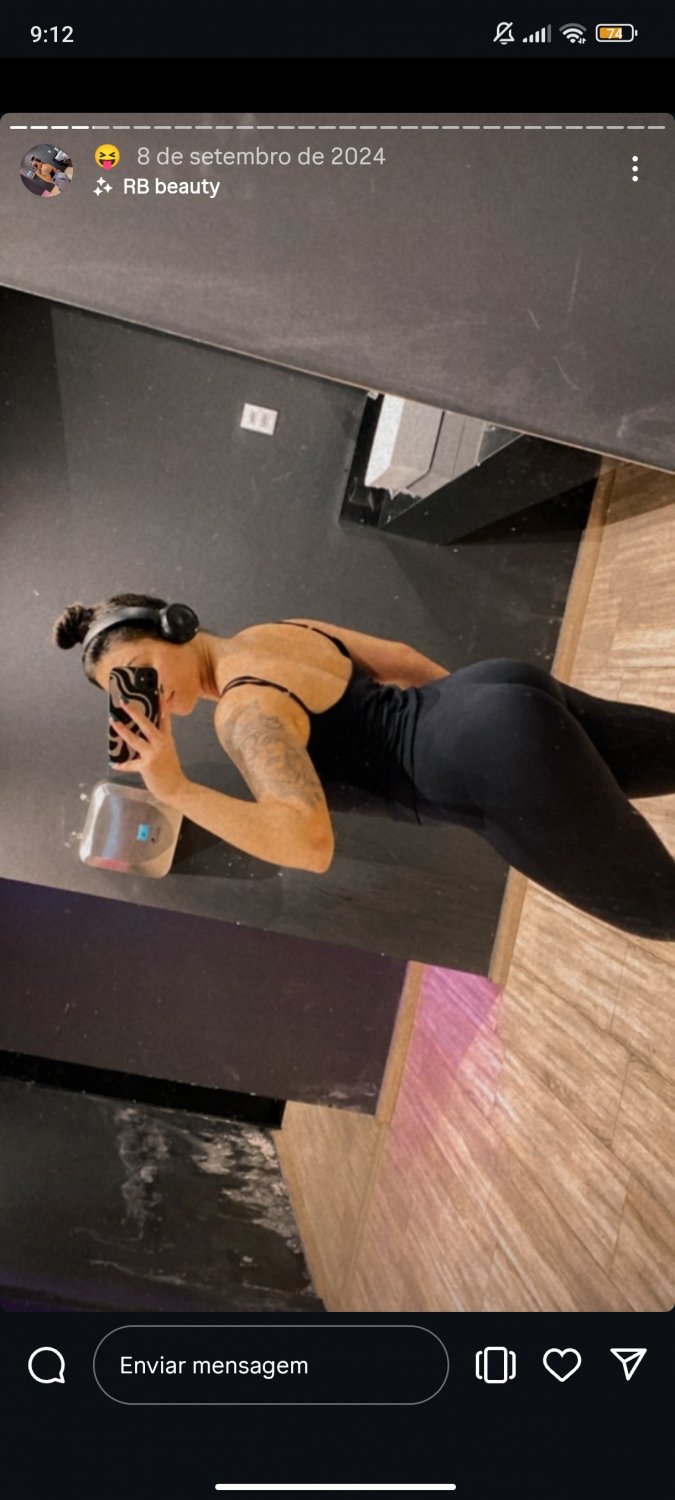 Essa gordinha cavala tem um rabo enorme #6kPrO1ZP