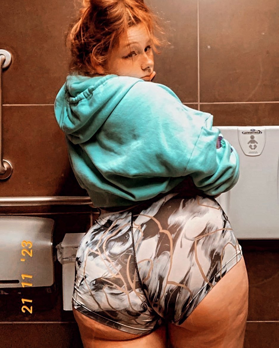 Redhead milf #6sRON3Qy