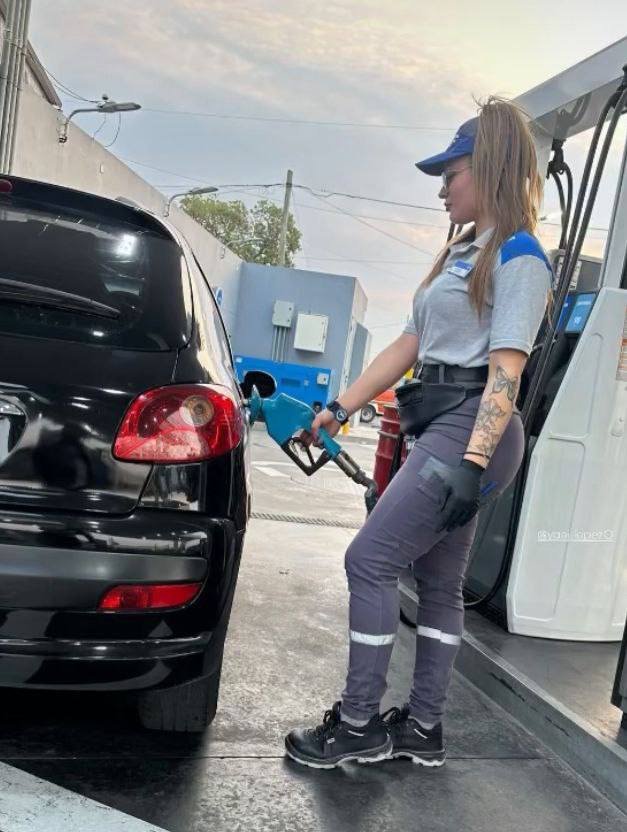 Vazou frentista transando com cliente, que loirinha gostosa meu deus, corpo perfeito #6WUIbSy4