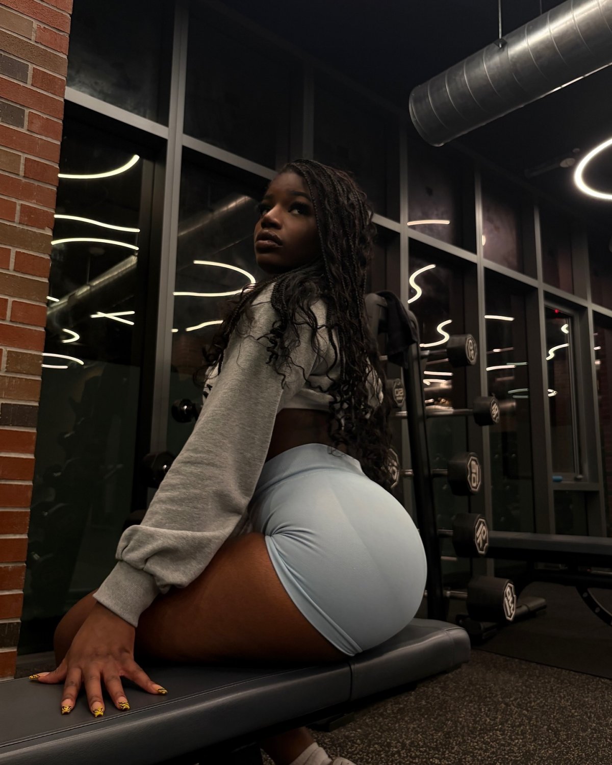Perfect ass of a brunette made for BWC 🍑 #8a9woVwh