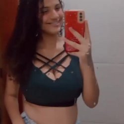 Peituda fudendo com o namorado