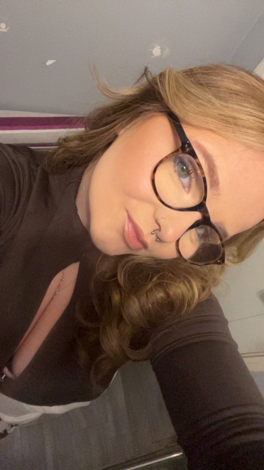 Sexy busty snowbunny teen Abby #8peXRNZu
