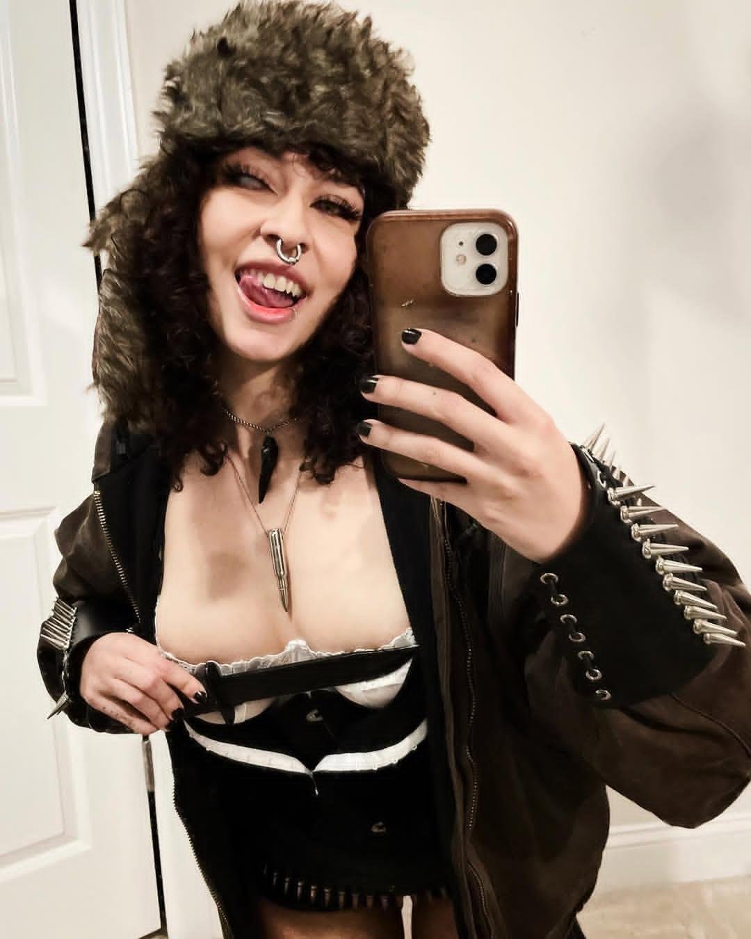 8r0ojuth Latina Goth Slut Hottie METAL SLUT #8r0OJuTh