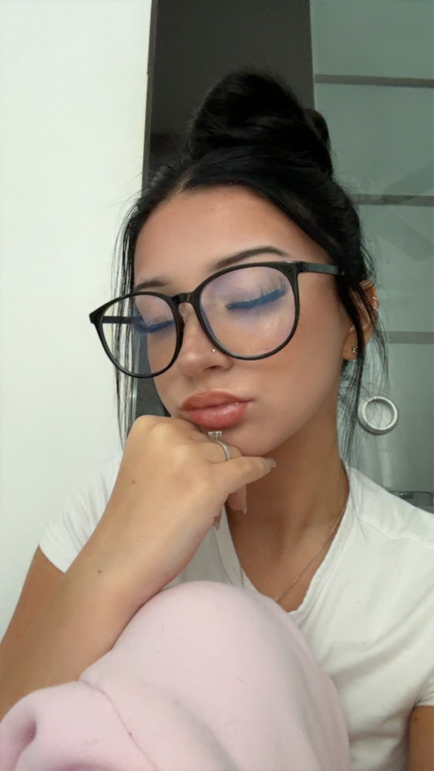 Who wants to fuck my college ass #aKZoAIto