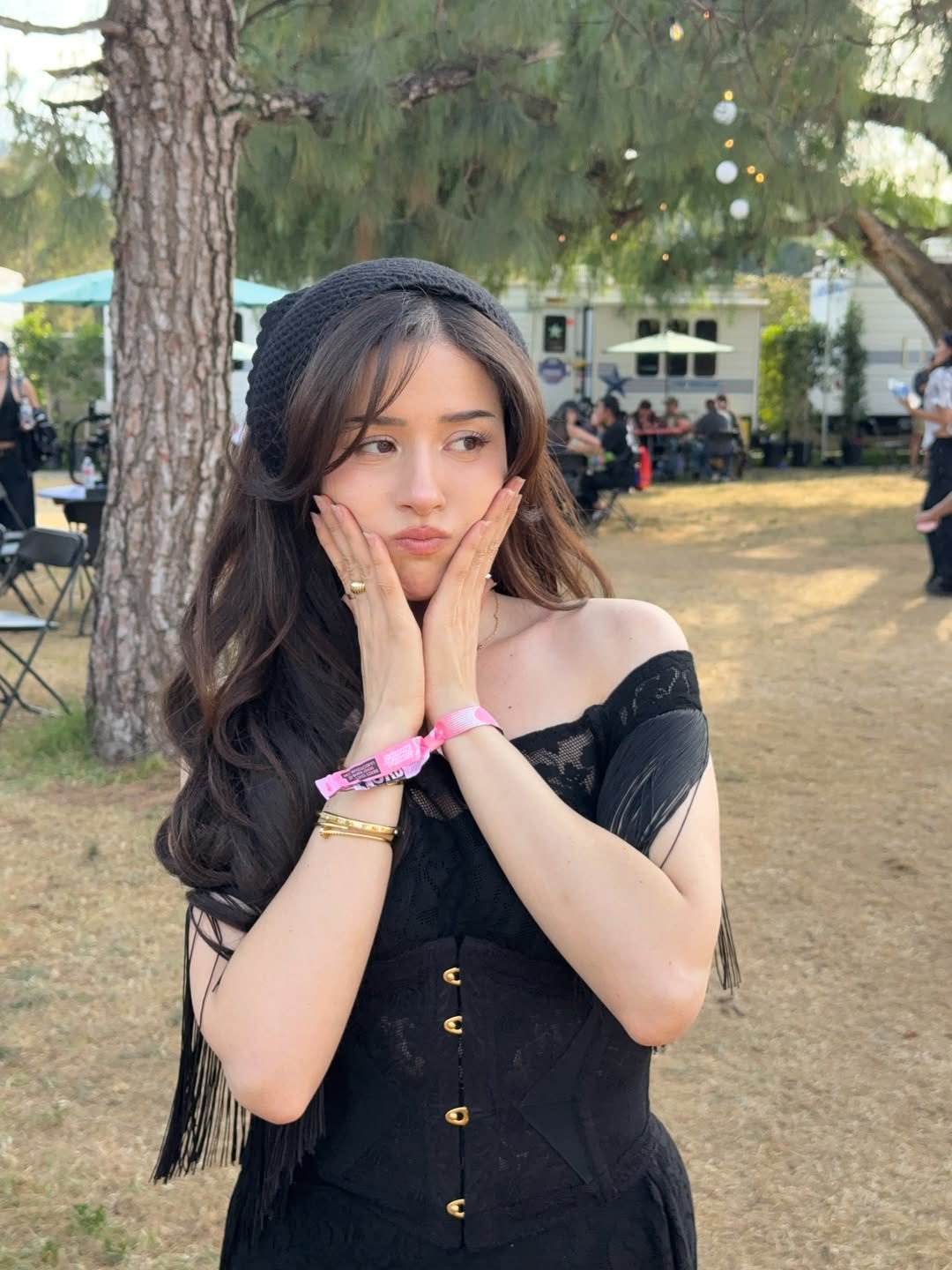 Shes perfect , pretty and cute...sexy in black !!! #BqNEa6CU