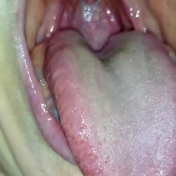 Look boys who want their dick suck deep down my throat