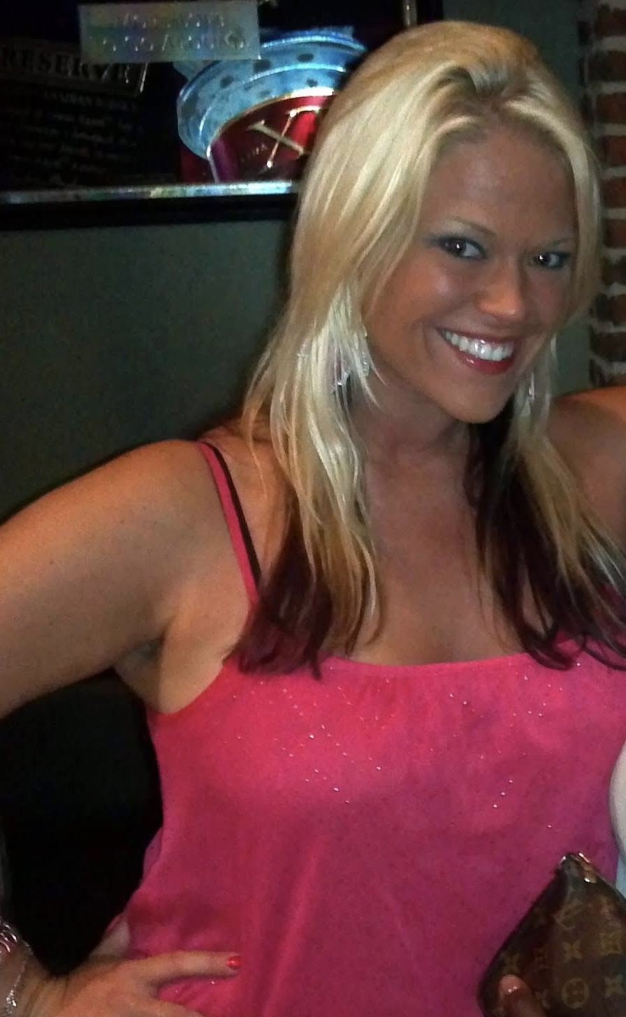 Heather didn’t want her big tits to draw a crowd, so here they are on the internet for all to see ;) #CBtTIrbX