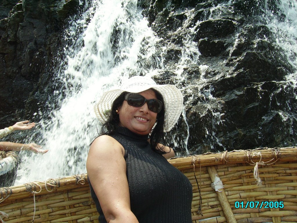 Mom's friend exposing her assets #CEZUy8GS
