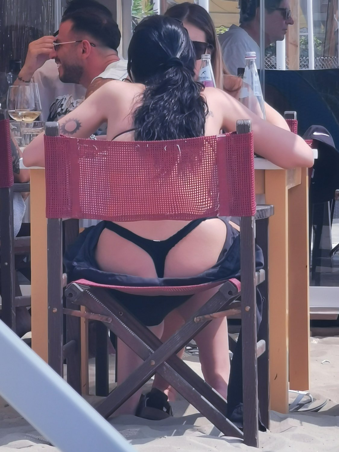 candid ass in public restaurant... #CmXRNWYJ