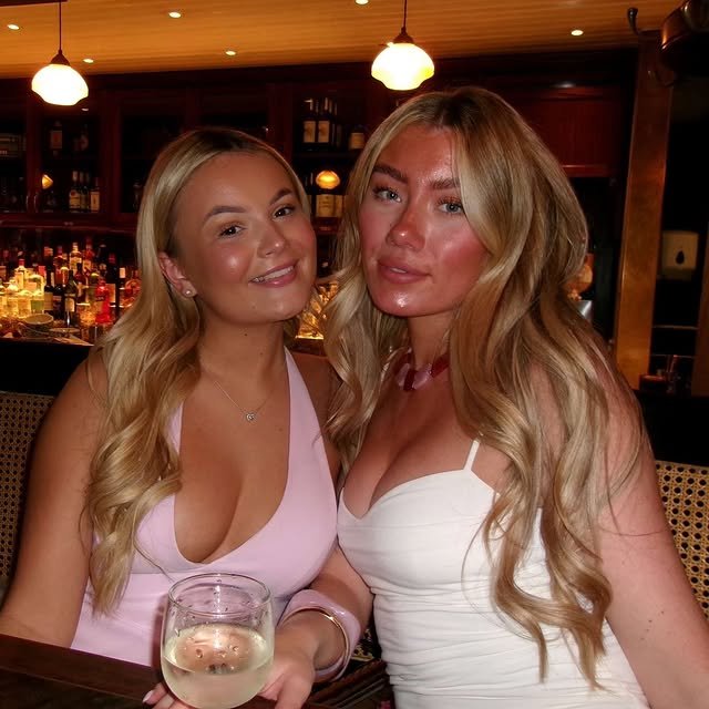 Sexy busty snowbunny teen Kirsty #CNlNrlYx