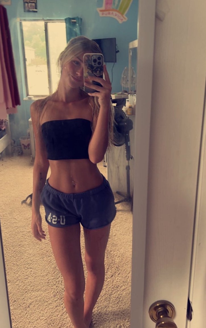 Kylie sexy Ohio blonde with a tight body #Dgb4MH3Z