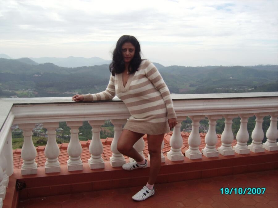 Mom's friend exposing her assets #dHZwsgAe