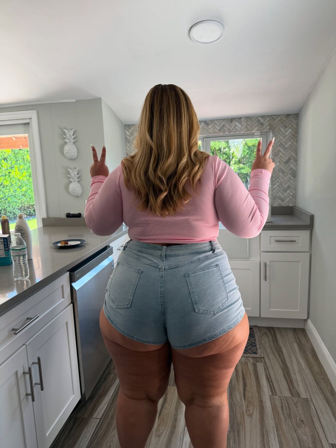 ThickButt #e9O9CVAj