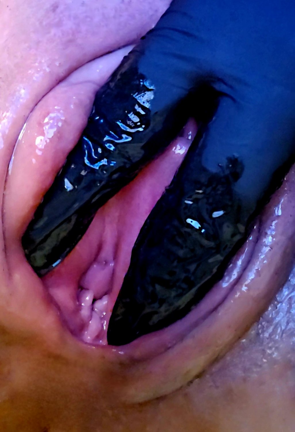 Charlotte spreading her meaty pussy hole open. Her KIK: LickMySwollenPus #FRhZQ5Wu