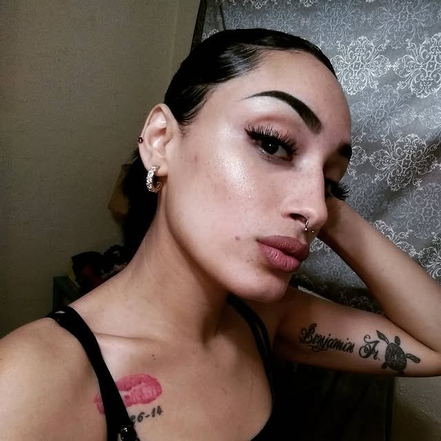 Cute petite makeup artist Jessica #FT0v1Qst
