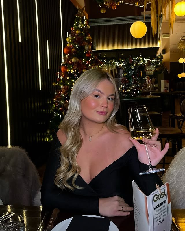 Sexy busty snowbunny teen Kirsty #g5Nc5pw8