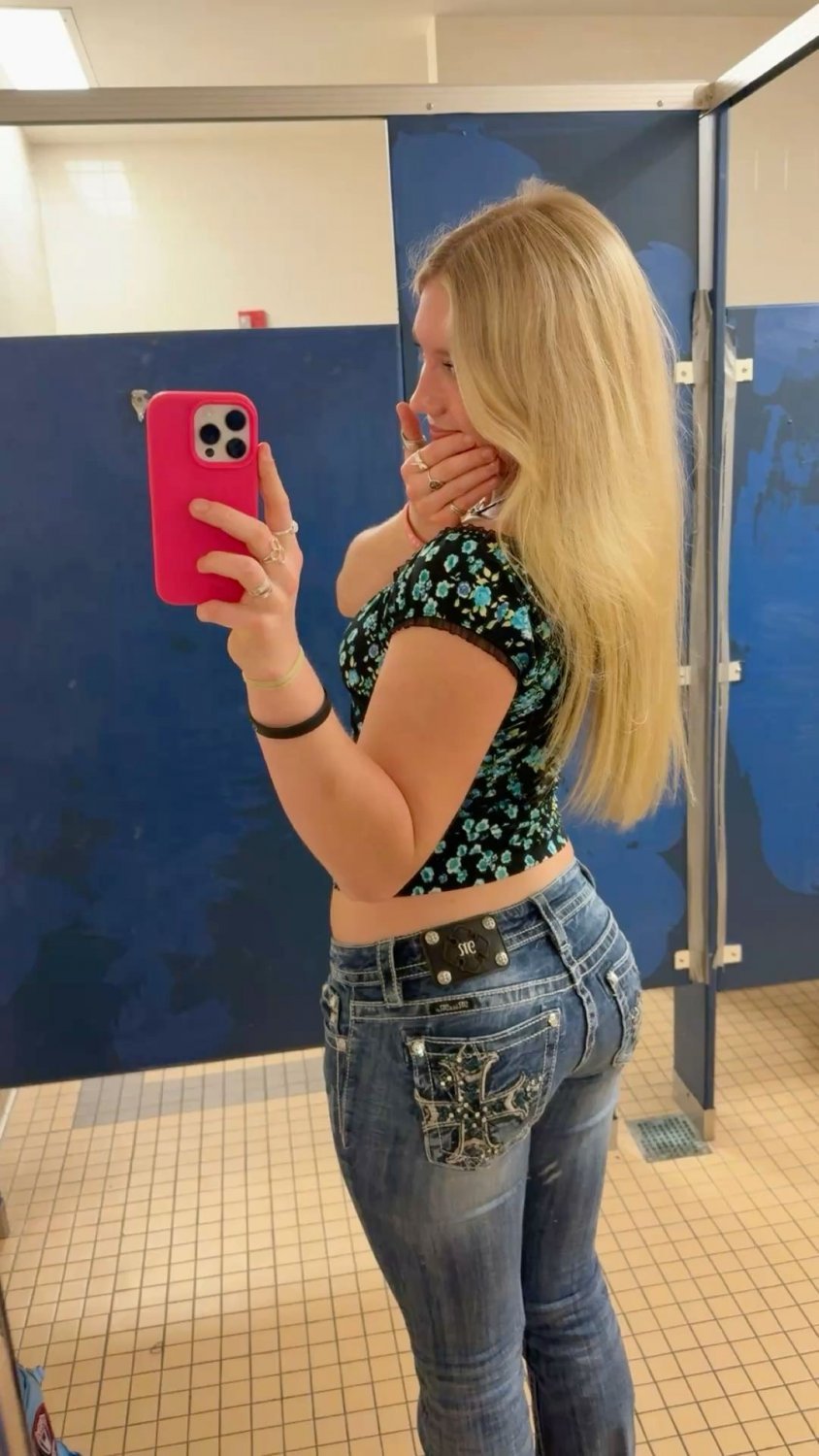 A bunch of girls asses in jeans #gX2XK45a