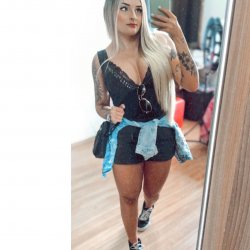 Blogueirinha Tetuda de Corno