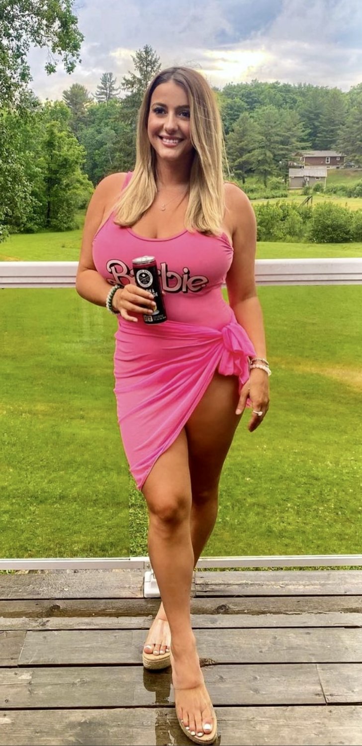 I bet this slut is hoping she gets fucked up her dress in the bar washroom til her tits pop out #he3xJwbz