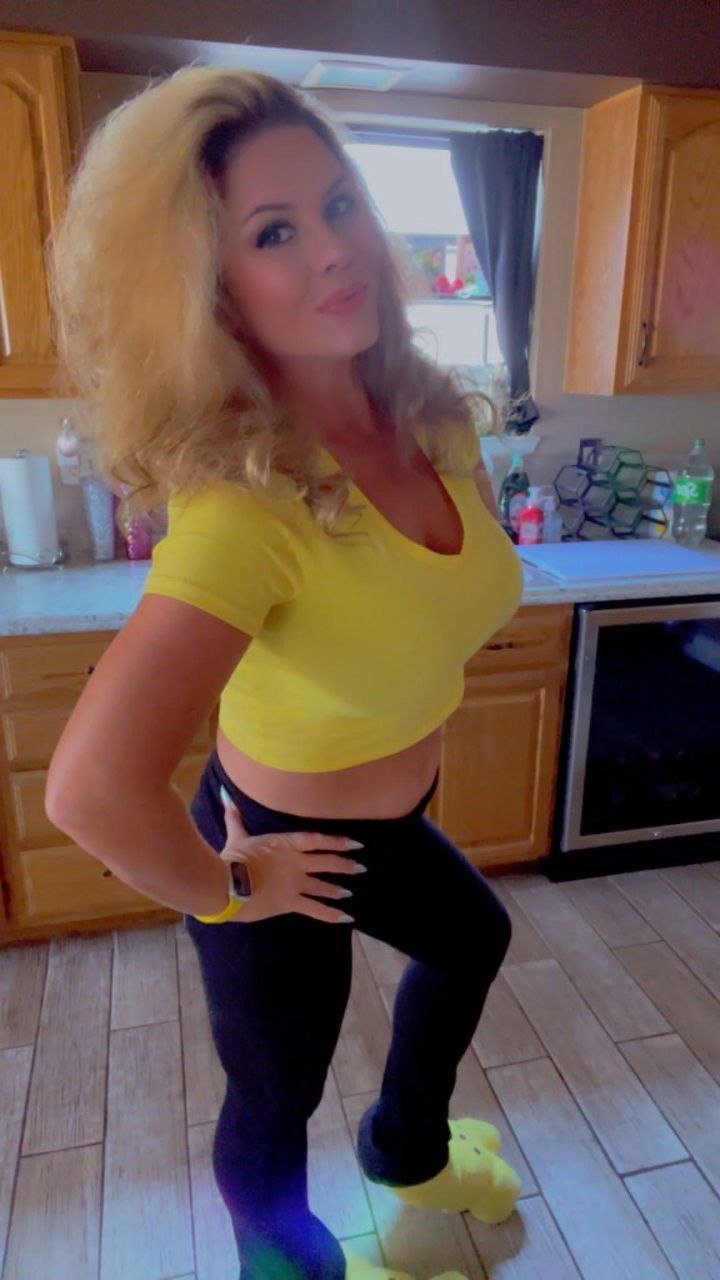 HotWife #HMtY7NxO