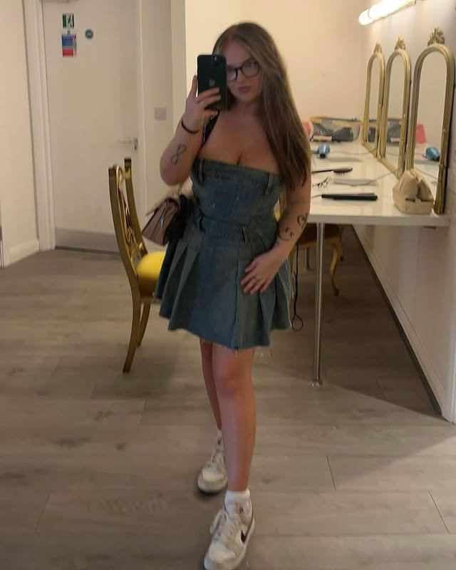 Sexy busty snowbunny teen Abby #hwT5SGLq