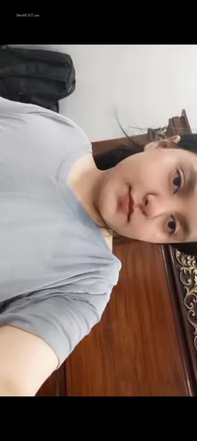 Indian bitch give blowjob for her friend #IfWnRo5j