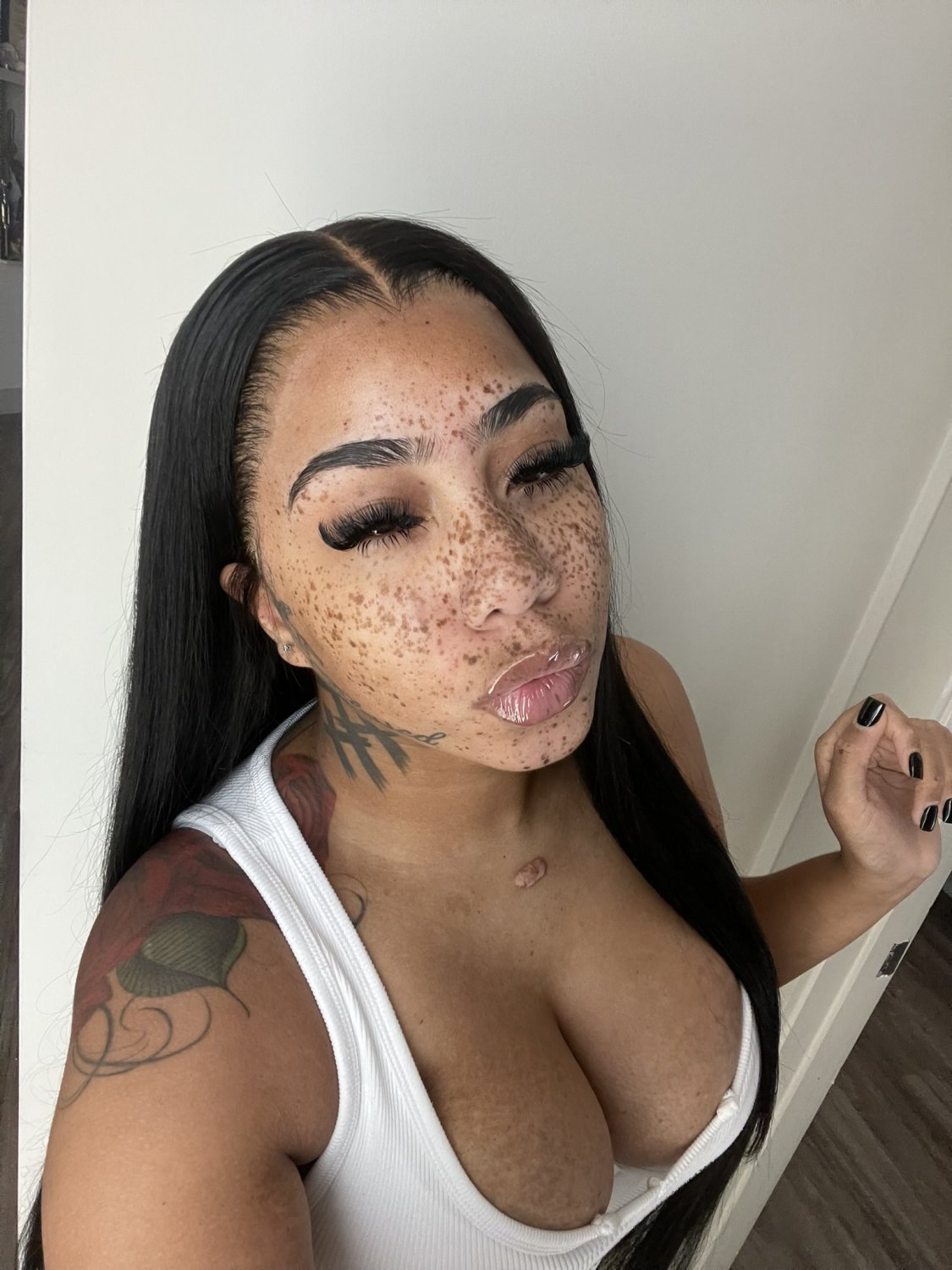 Fine freckle face woman! #IsDAgiWk