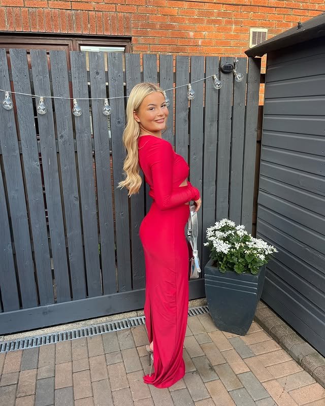 Sexy busty snowbunny teen Kirsty #JbUcfkXt